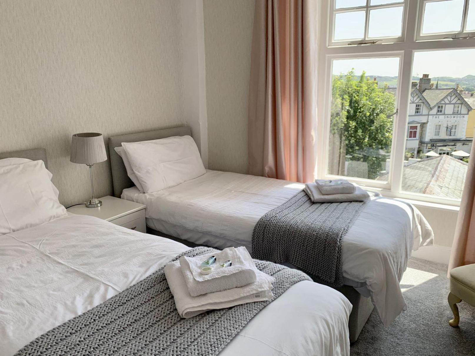 Seaclyffe Hotel Ltd Llandudno Ngoại thất bức ảnh