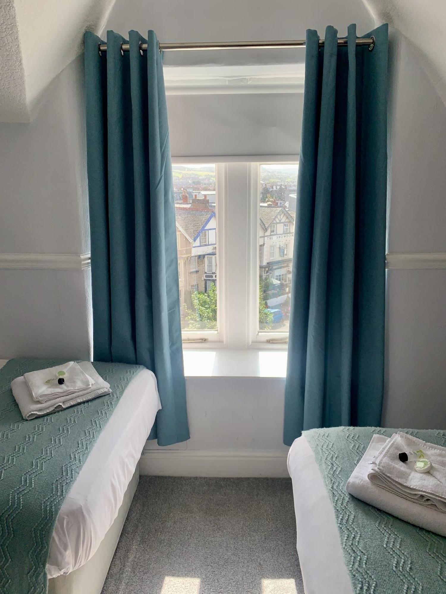 Seaclyffe Hotel Ltd Llandudno Phòng bức ảnh